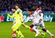 易游体育官网-切尔西后场固若金汤，多次阻止对手得分机会(战术胜利反被球员抗命掩盖,危机中的切尔西能否觅出路?)