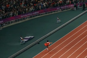 易游体育公司-挑战极限！队伍在赛场上全力拼搏，向胜利迈进的简单介绍