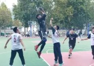 易游体育赛事中心-关于两雄争霸场上对抗激烈，胜负不分分秒必争无冕之王闪耀舞台，实力见证传奇辉煌的信息