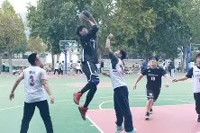 易游体育赛事中心-关于两雄争霸场上对抗激烈，胜负不分分秒必争无冕之王闪耀舞台，实力见证传奇辉煌的信息