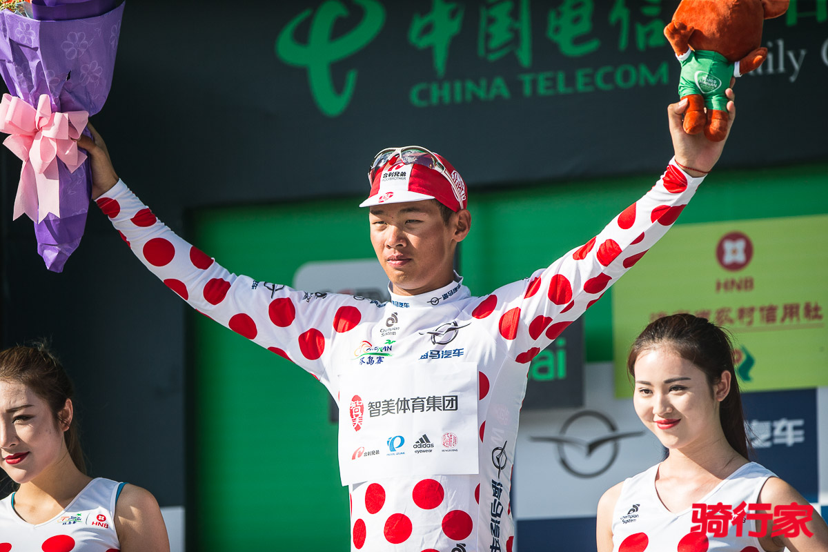 沃尔回归助攻造神奇逆转,球队庆祝胜利的简单介绍 沃尔回归助攻造神奇逆转,球队庆祝胜利的简单介绍