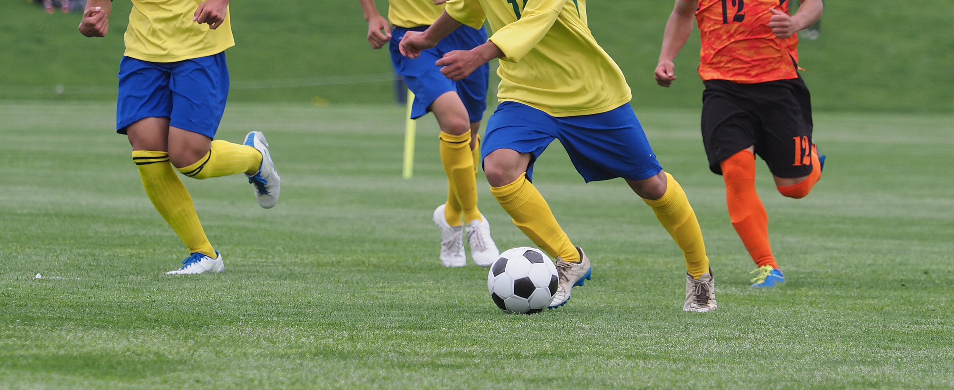 精湛技艺！球员们在比赛中展现出了高超的运动水平